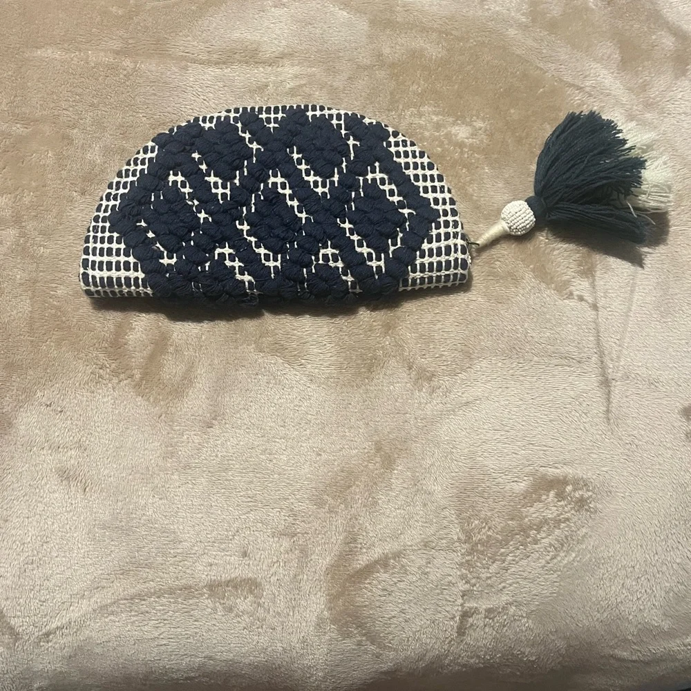 Universal Thread Navy and Cream Key Holder/clutch/ purse with Tassel.